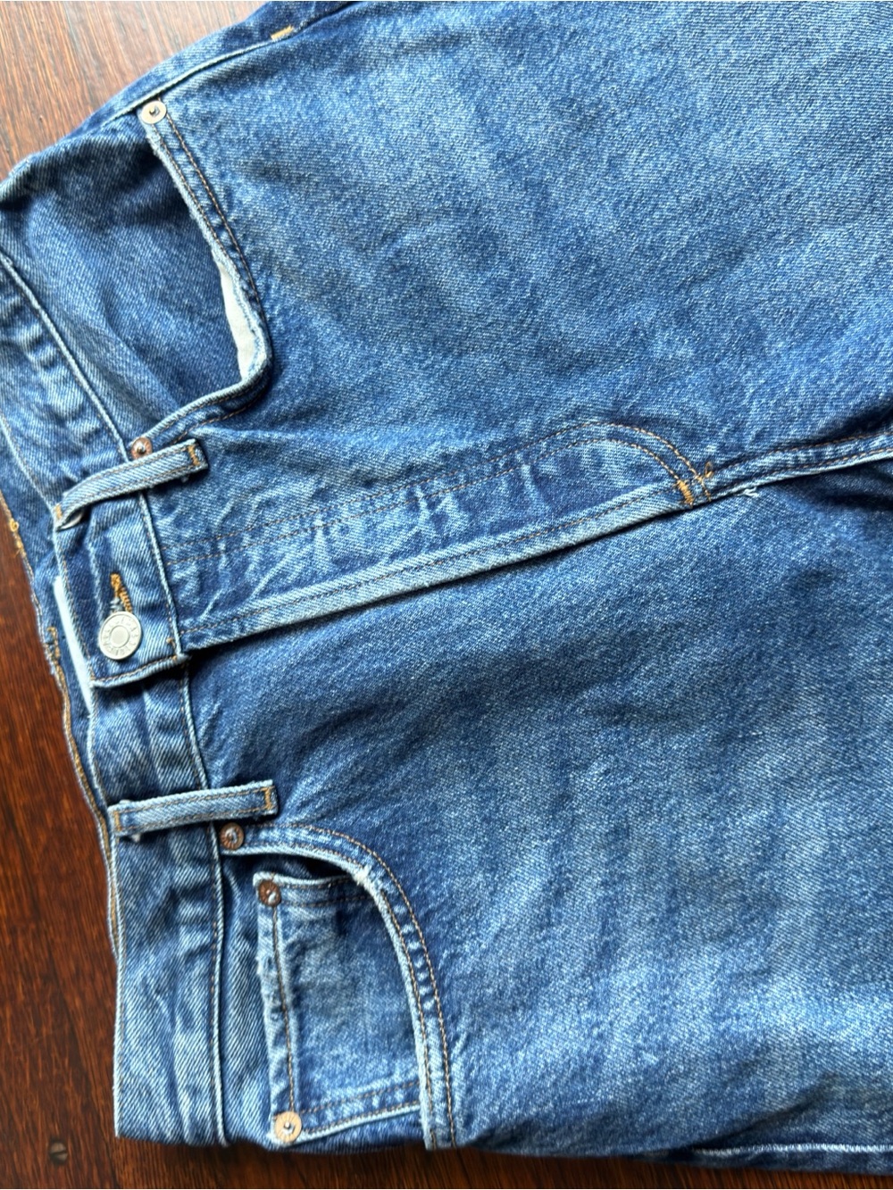 Agolde Classic Straight-Leg Women's Jeans in Mid Blue Wash - Picture 6 of 9